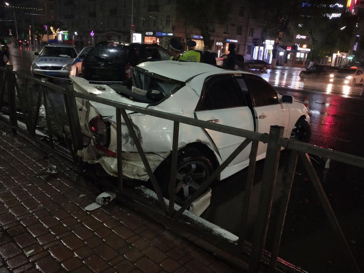 На Первомайском проспекте Toyota врезалась в Kia: подробности аварии