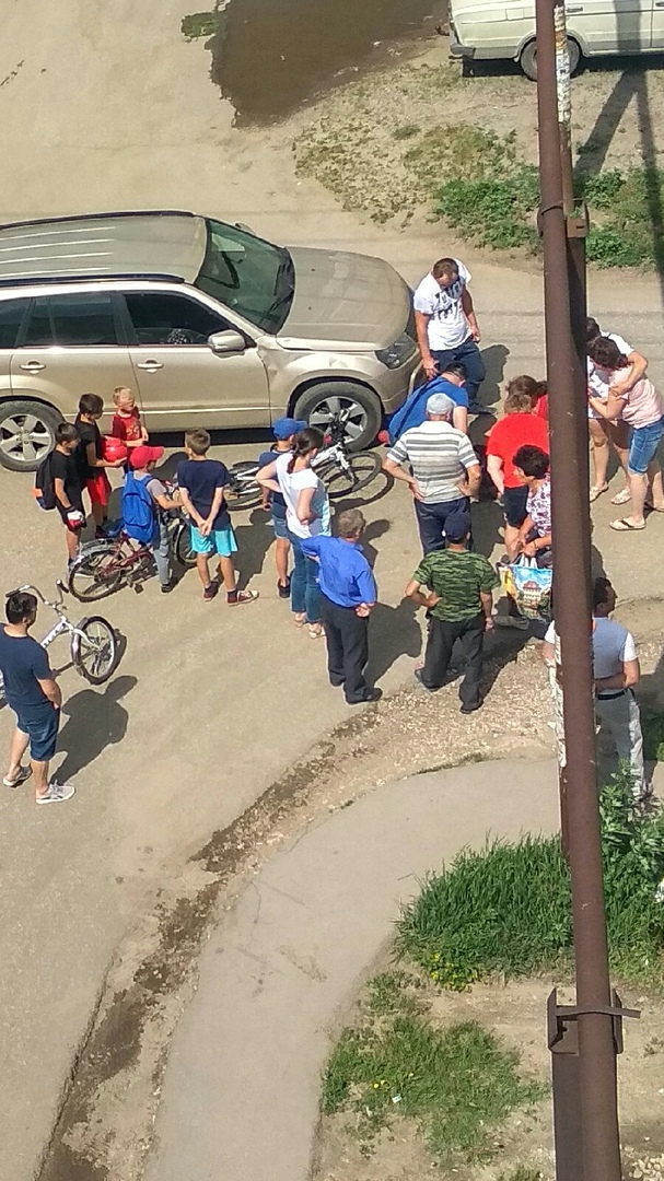 В Рыбном кроссовер сбил ребенка на велосипеде