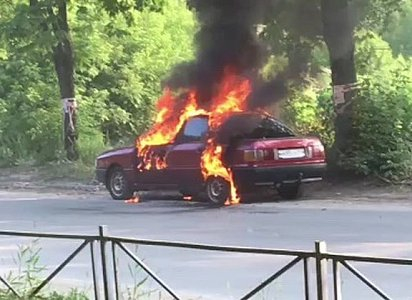 Уличная жара: на улице Шабулина в Рязани сгорела машина