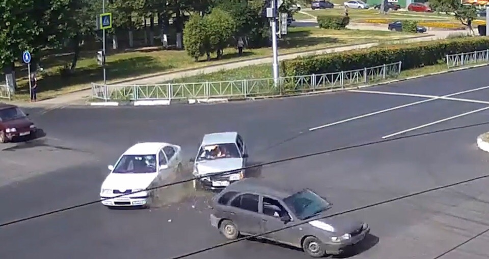 ДТП на Московском шоссе: столкнулись "девятка" и "шкода"