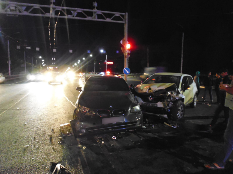На Московском шоссе пьяный водитель на «Рено» устроил массовую аварию
