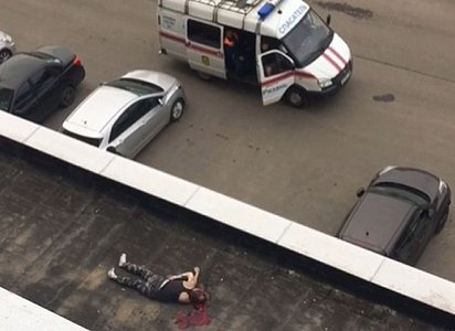 В Олимпийском городке из окна 13-го этажа выпал мужчина