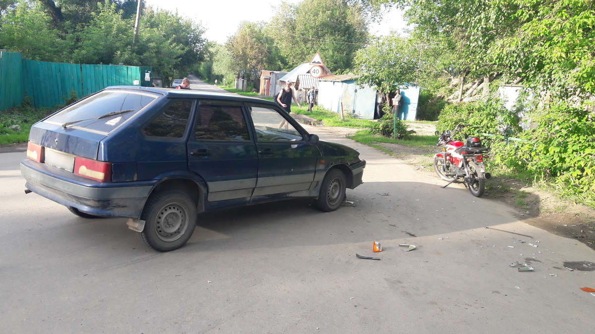 В Рыбновском районе 12-летний подросток на мопеде столкнулся с автомобилем