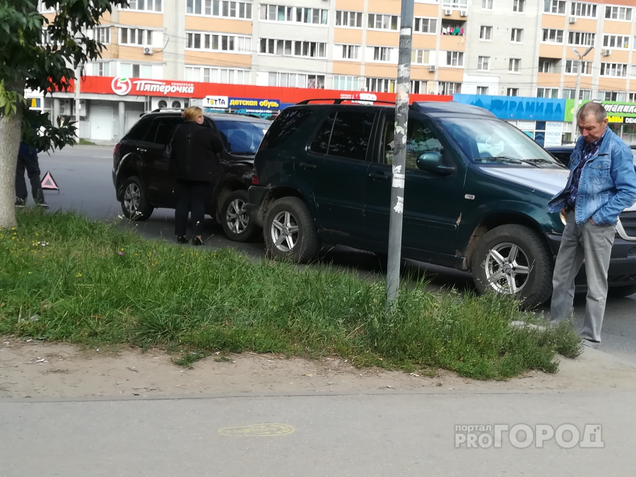 На улице Новосёлов столкнулись две иномарки