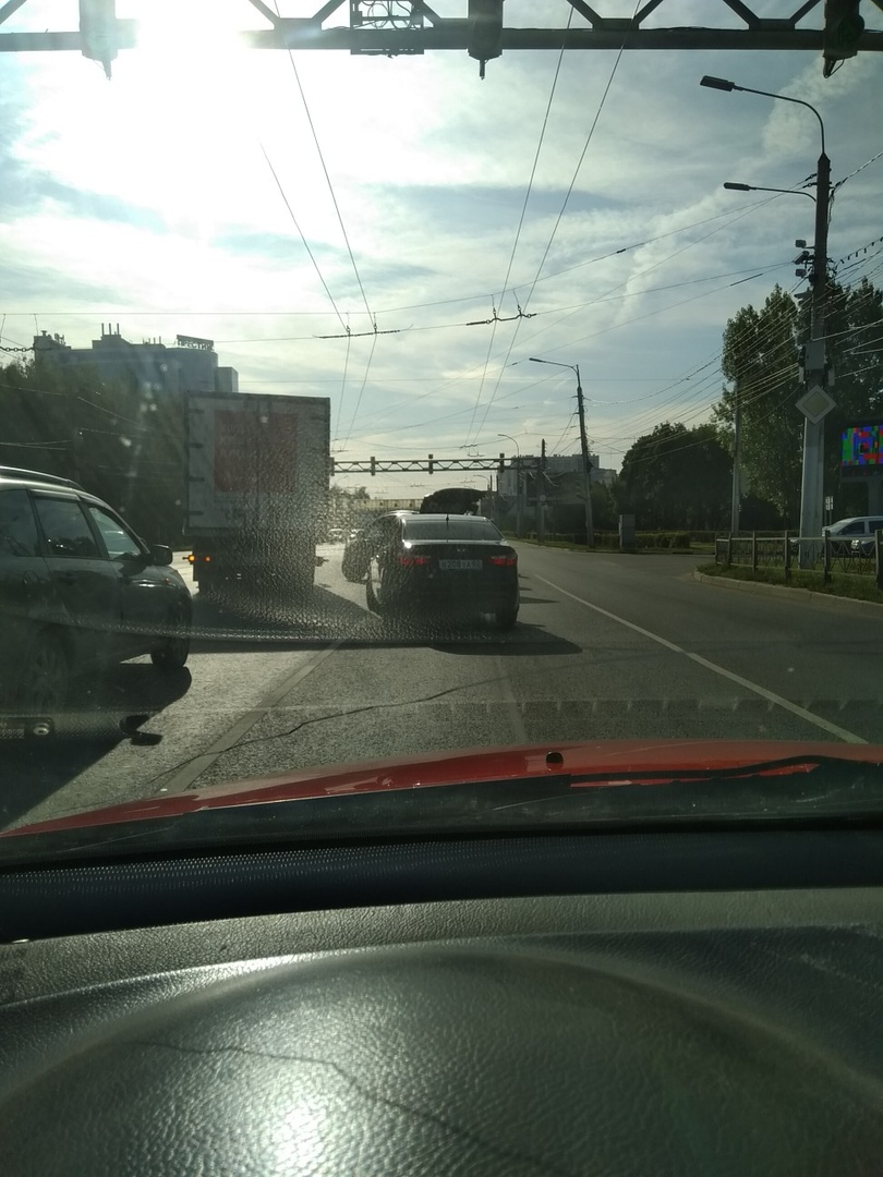 На Московском шоссе из-за мелкой аварии образовалась длинная пробка
