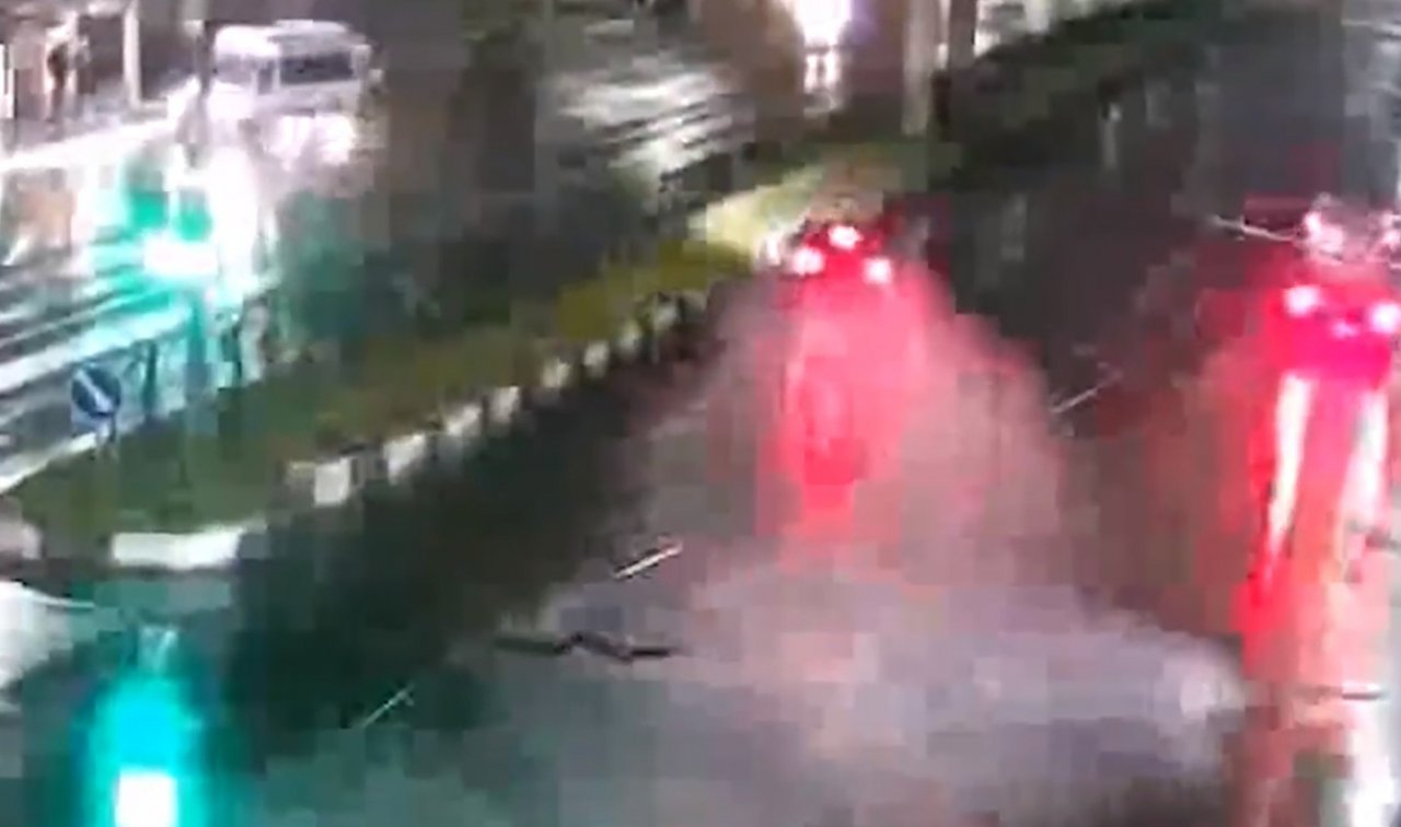 Видео: автомобиль протаранил разделительную полосу на Московском шоссе