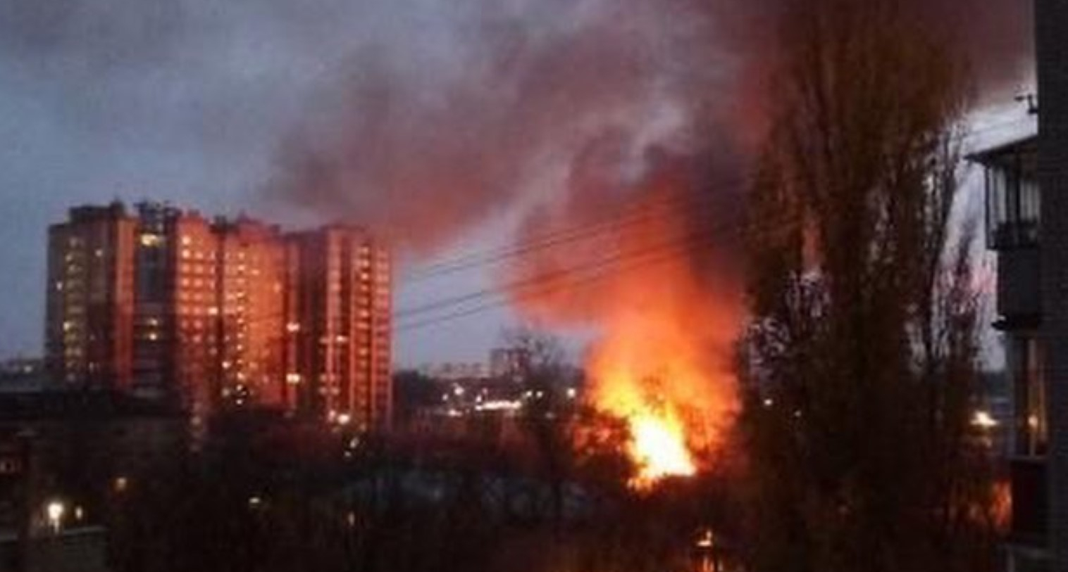 В соцсетях появилось видео с пожара на Полевой