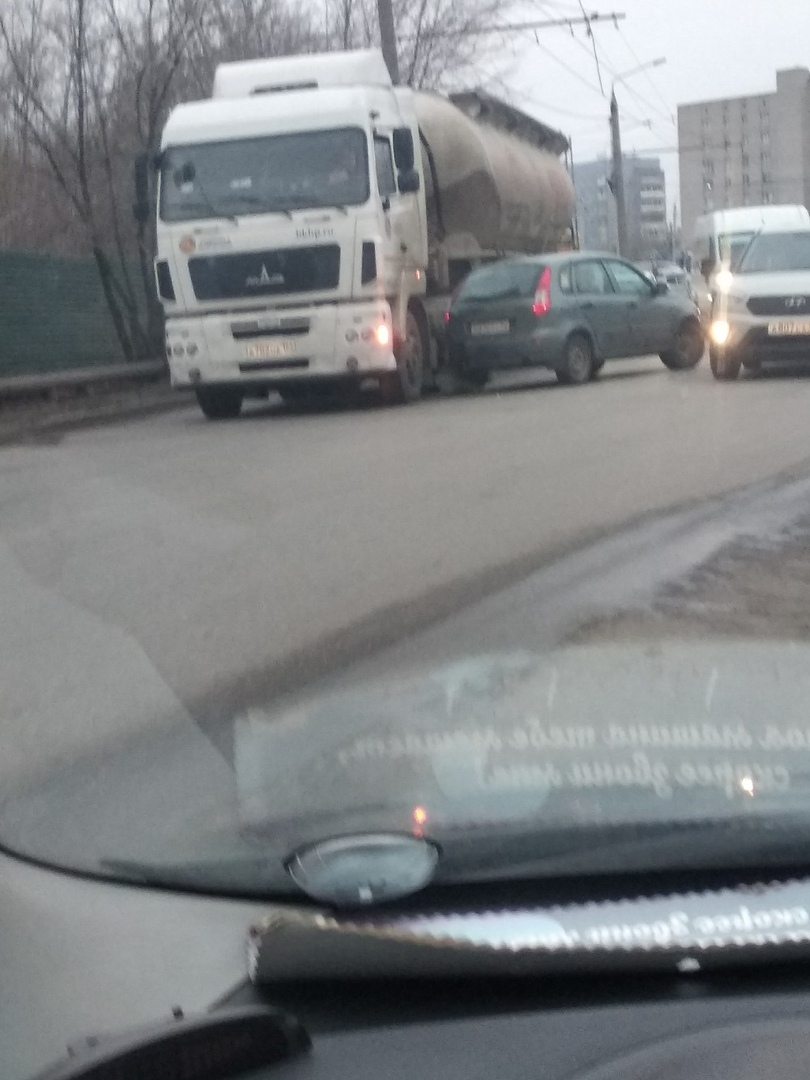 Внимание, водители: из-за аварии на проезде Шабулина образовалась пробка