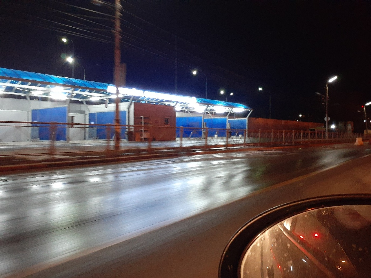 Из-за ночных морозов Михайловское шоссе превратилось в каток для автомобилистов