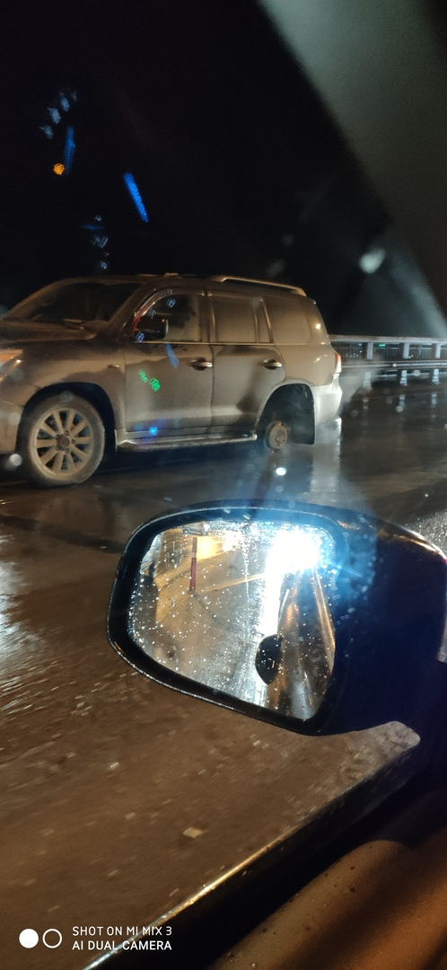 На Солотчинском мосту у внедорожника отлетело колесо и врезалось в другой автомобиль