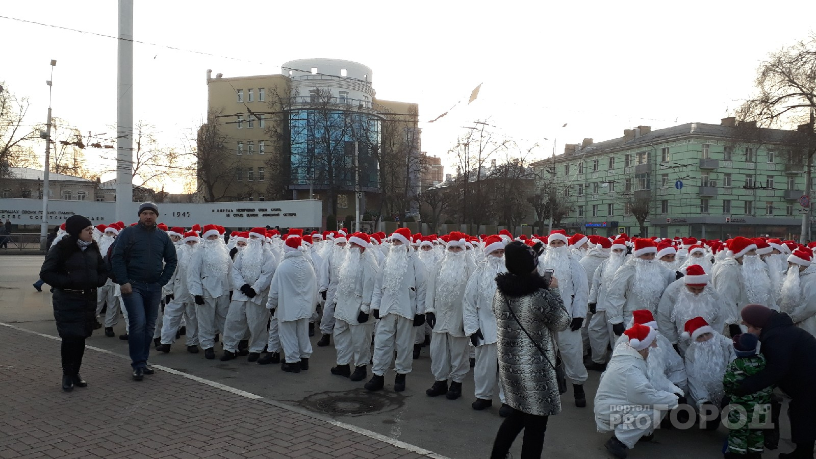 LIVE Новогодняя столица-2020: парад Дедов Морозов!