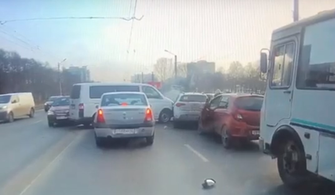 Полиция: в аварии на Московском пострадал человек