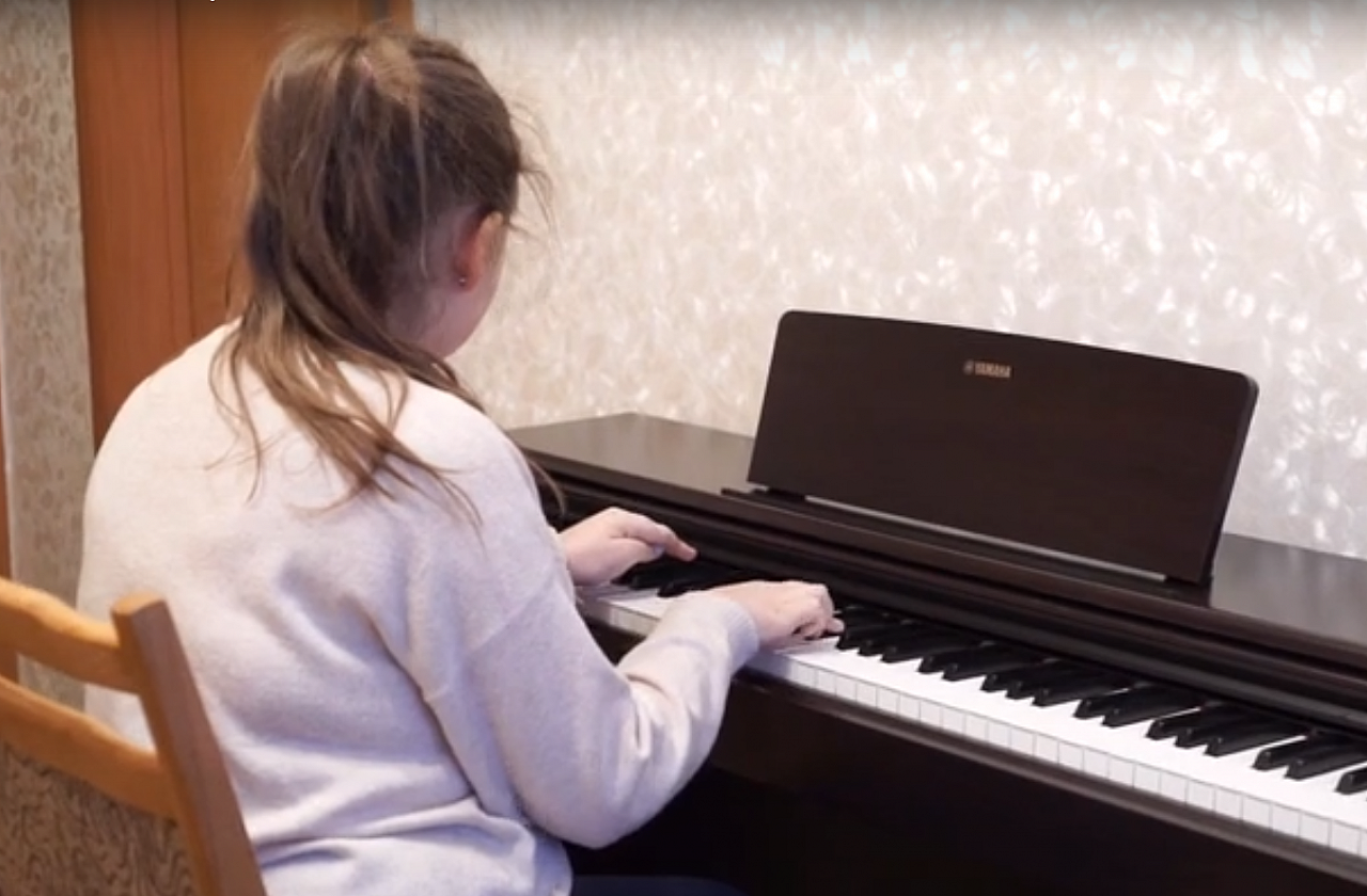 Елка желаний в Рязанской области: детям подарили спортивную стенку и пианино