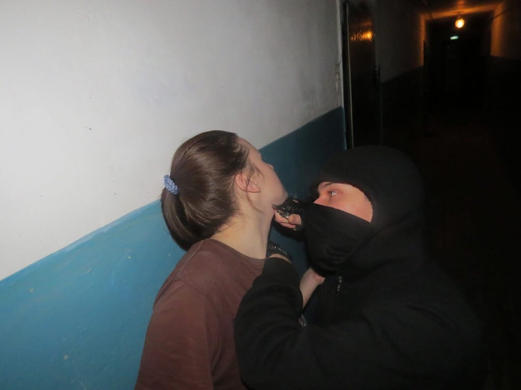 В Рязани задержан 25-летний парень, пытавшийся изнасиловать женщину в подъезде
