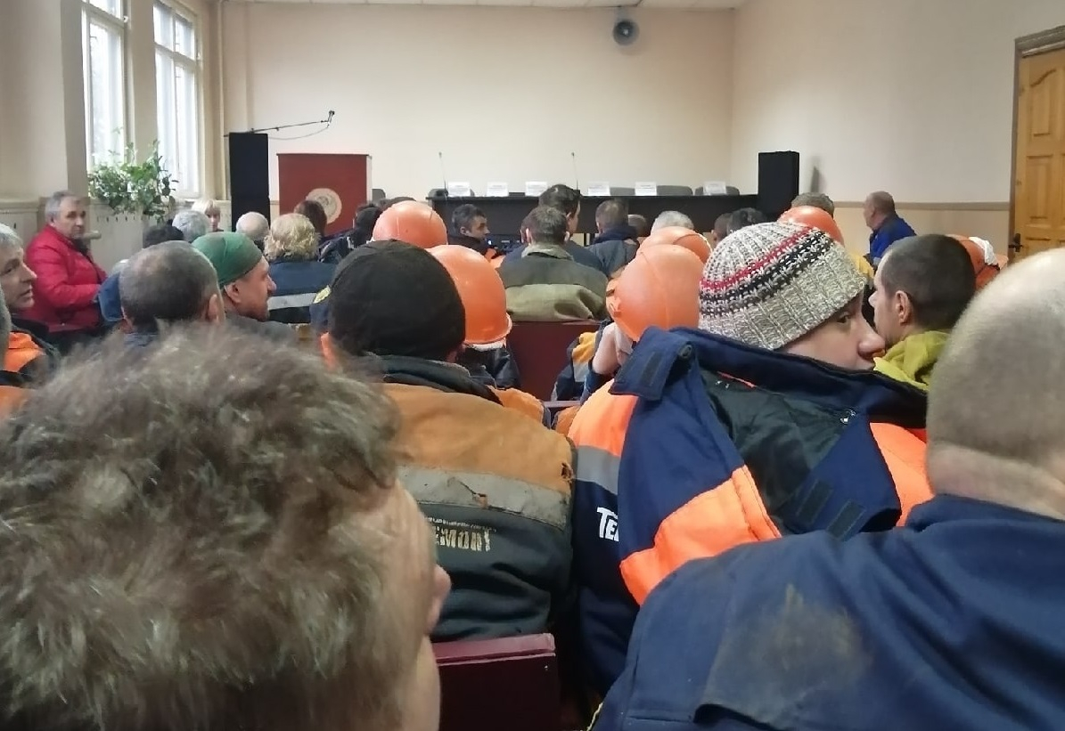Сотрудники новомичуринского предприятия продолжили забастовку