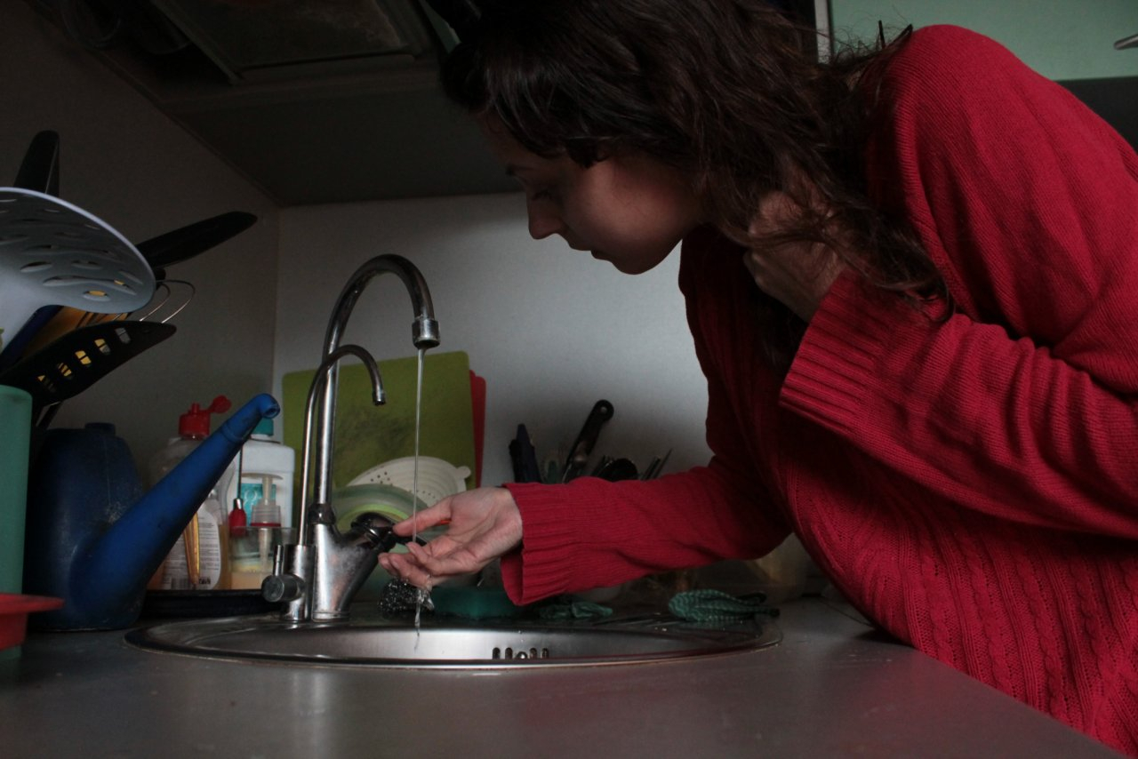 Вода попахивает из-за тепла: Водоканал чистит фильтры