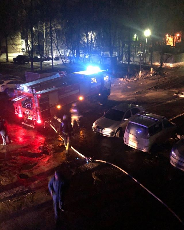 В Рязани вспыхнула квартира: в ночном пожаре никто не пострадал