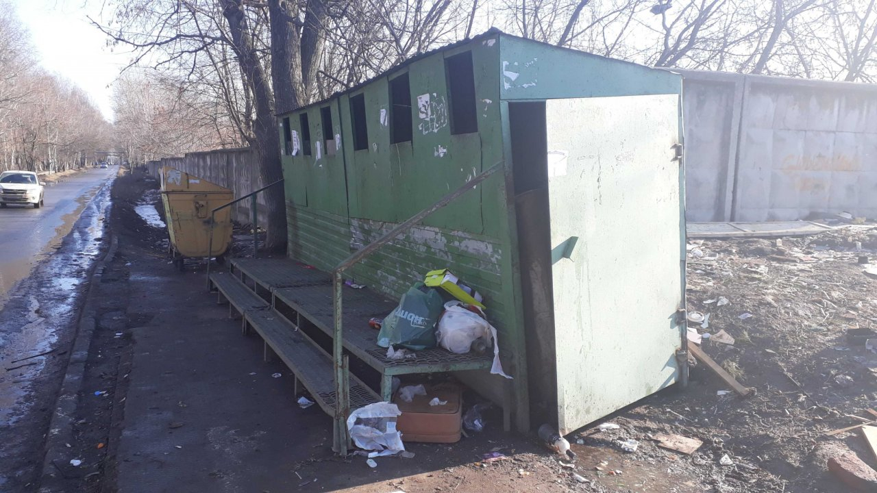 Крысиное царство на помойке: жители улицы Белякова опасаются выбрасывать мусор