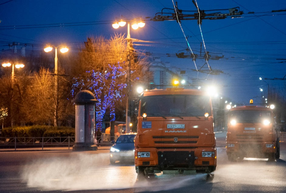 В Рязани закончили вечернюю дезинфекцию улиц