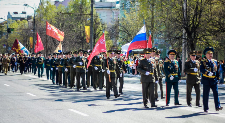 "Поручаю министру обороны изменить график": Путин перенес Парад Победы