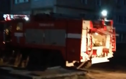 Спасли шестерых детей: в Спасске загорелся трехэтажный дом