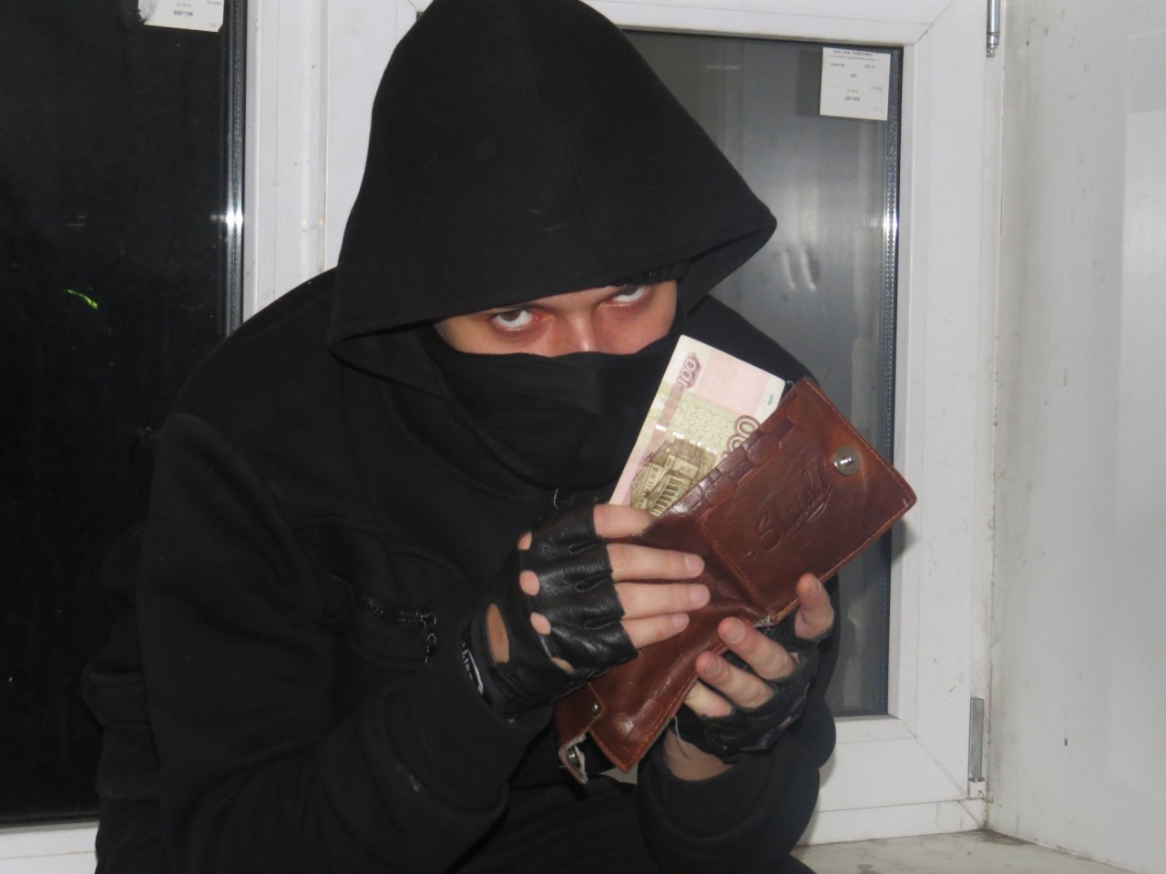 Почти полтора миллиона рублей: за сутки мошенники ограбили шесть рязанцев