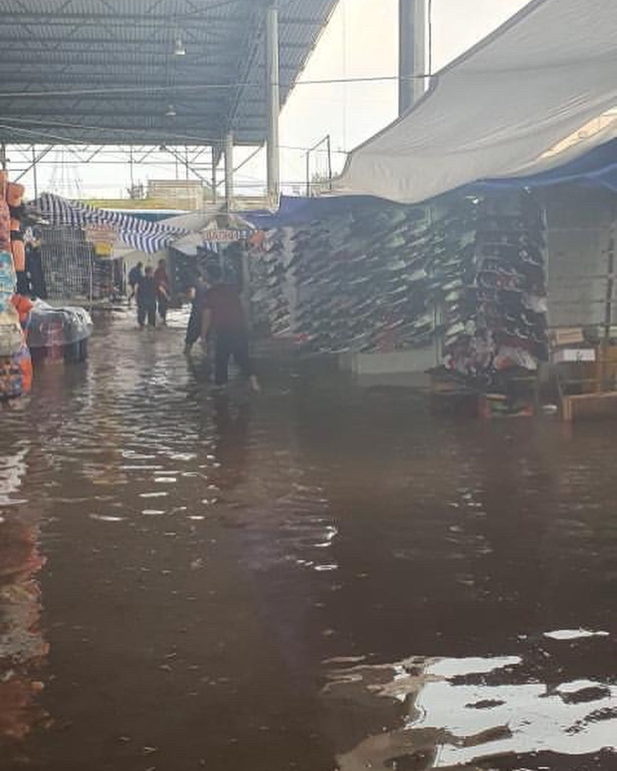 Ливневки забиты: в Рязани затопило Центральный рынок