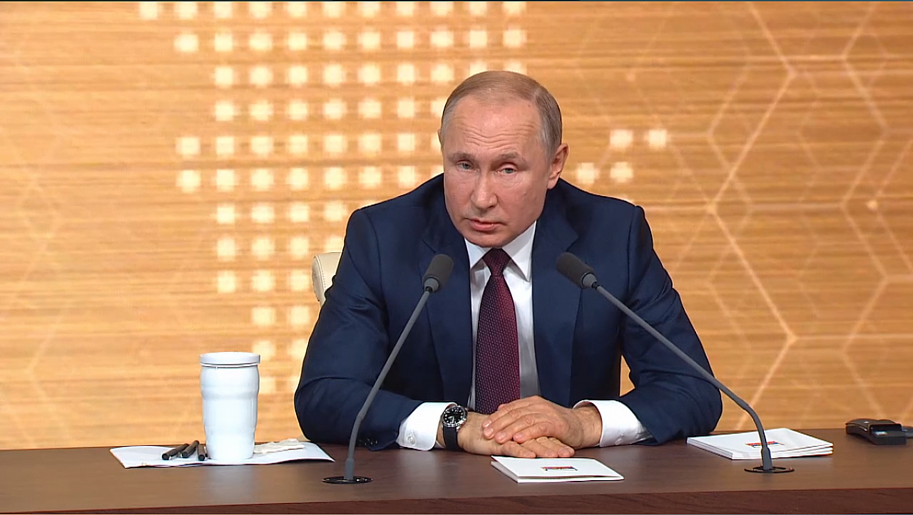 “Не в прямом эфире”: Песков прокомментировал отставание часов Путина