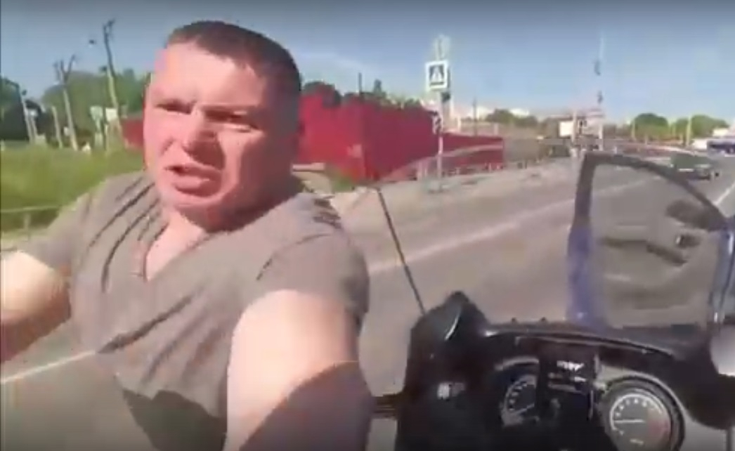Инцидент на Горького: полиция нашла мужчину, который избил мотоциклиста