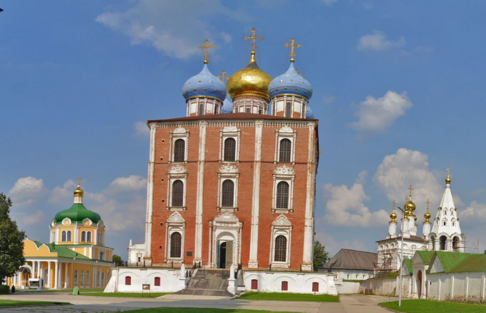 Повлиял ремонт куполов: крыша Успенского собора дала течь