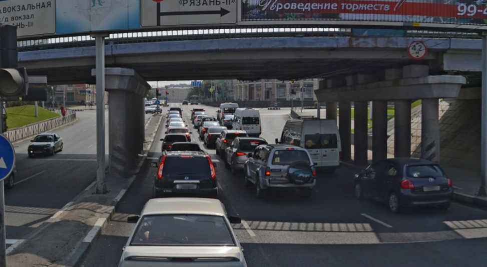 Нет проезда: движение под путепроводом на Московском шоссе снова закрыто