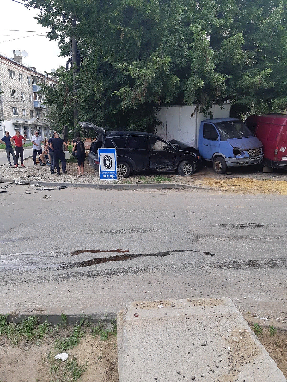 ДТП в Шлаковом: Митсубиси Аутлендер вылетел с дороги и протаранил Газель