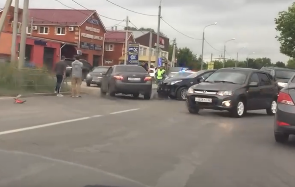 Капот всмятку: на Михайловском шоссе столкнулись две иномарки