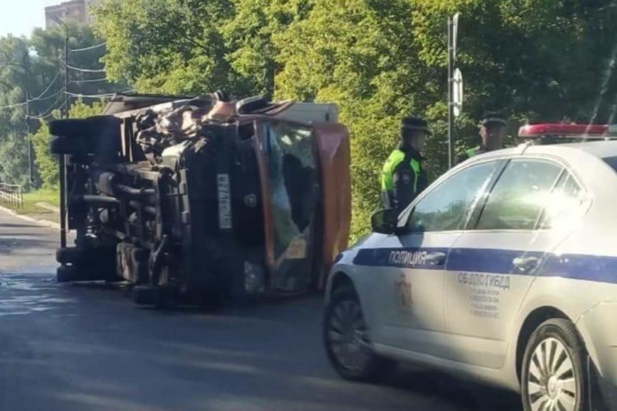 Снова Газель: на Ситниковской в Рязани перевернулся грузовик