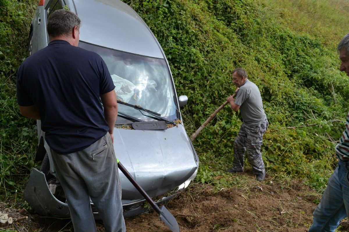 Высота 67 метров: в Пронске легковой автомобиль улетел с холма