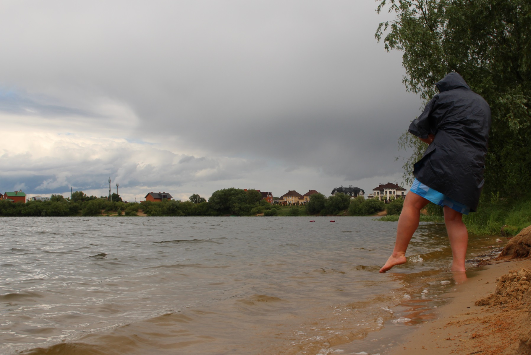 Опасно для здоровья: в Ласковском озере запретили купаться