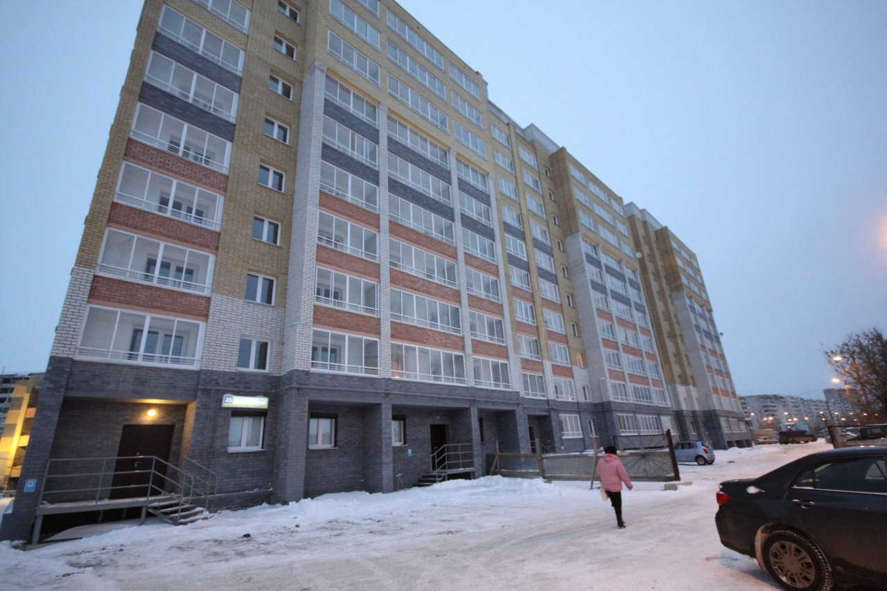 Умерла на месте: из окна многоэтажки в Рязани выпала женщина