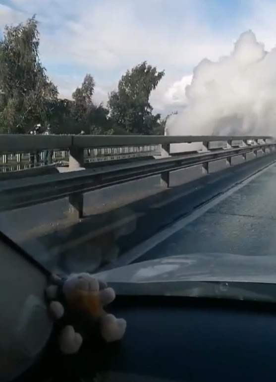 Дым виден из далека: на Солотчинском шоссе загорелась фура