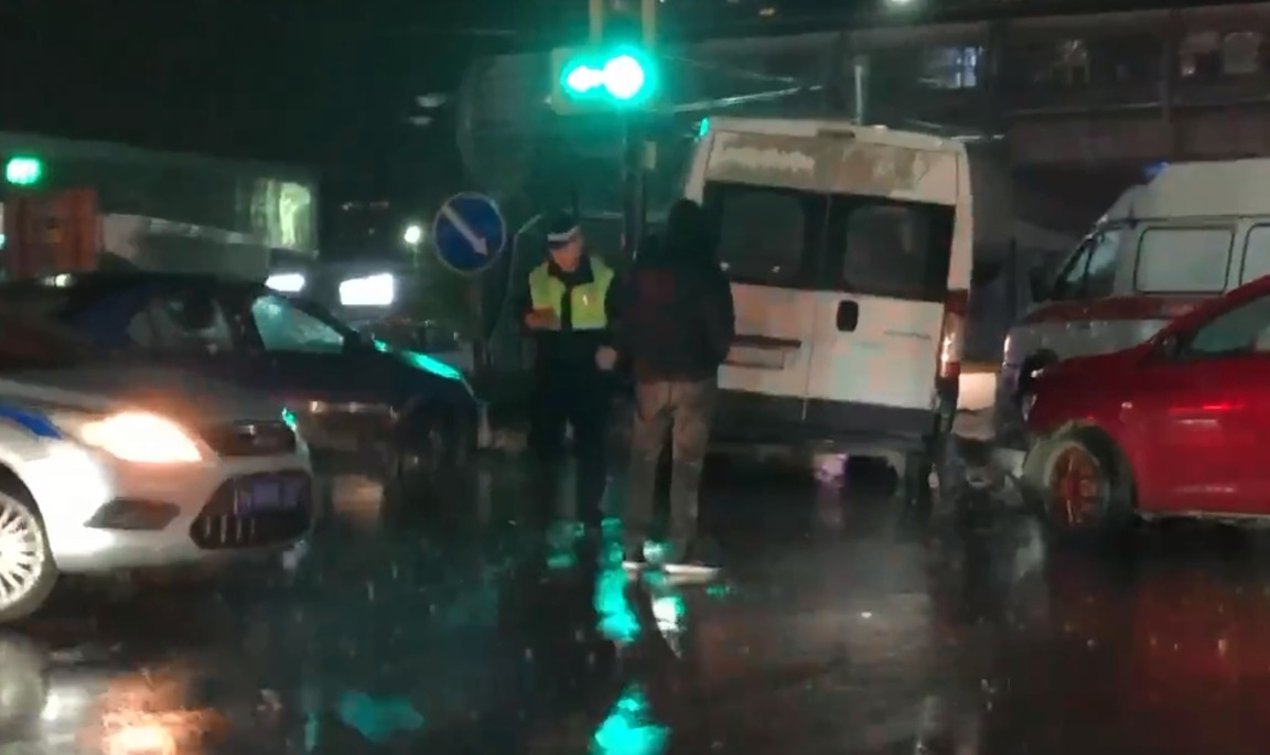 Без пострадавших не обошлось: в ДТП с маршруткой на Московском шоссе  семь человек получили травмы