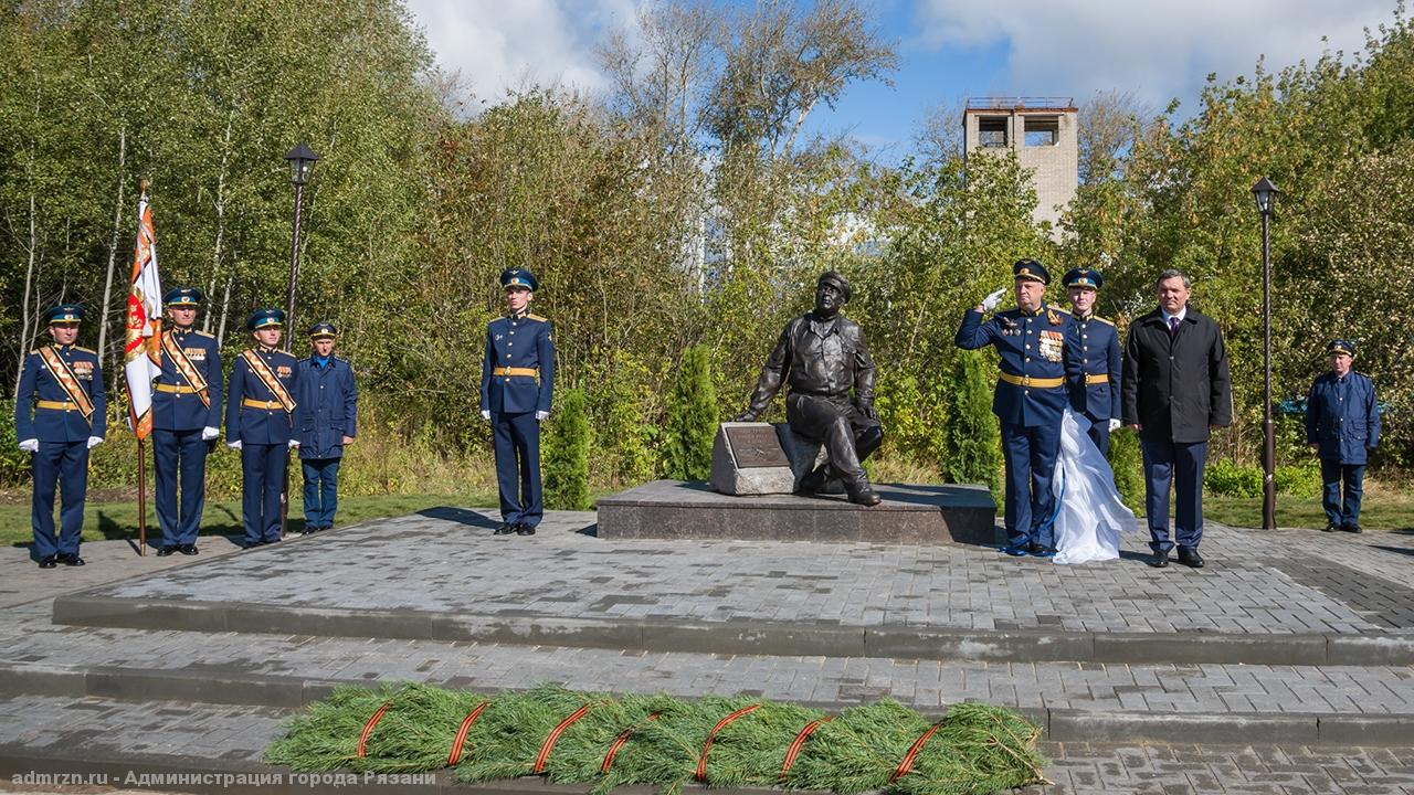 Еще один: в Рязани открыли памятник герою из фильма «В бой идут одни старики»