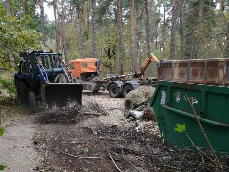 4 улицы: в Солотче рабочие администрации ликвидировали стихийные свалки