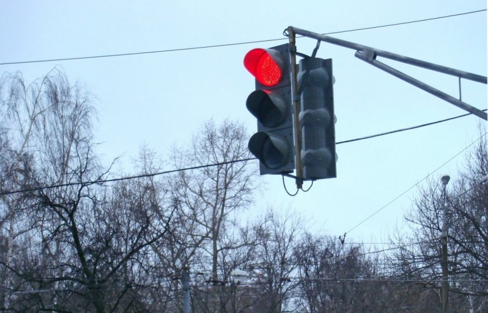 Придется ждать до зимы: на Ленина поставят новый светофор
