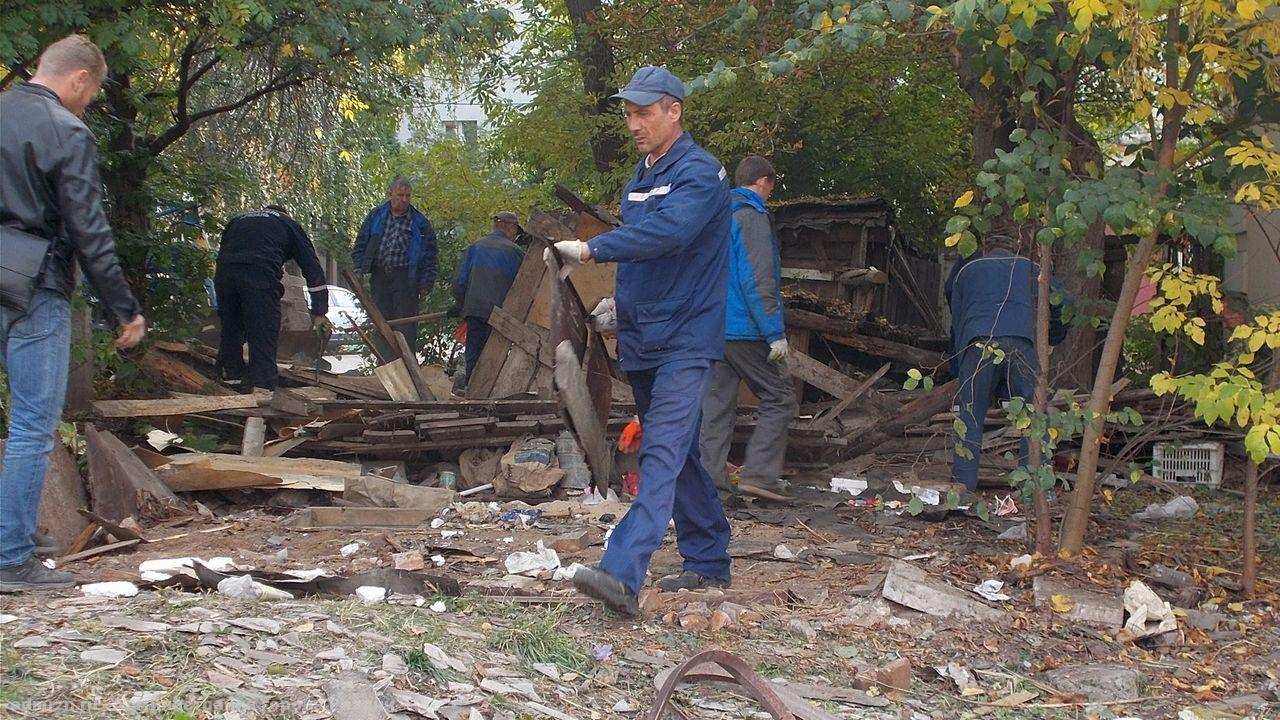 Зачистка города: напротив школы №8 в Рязани снесли бесхозные строения