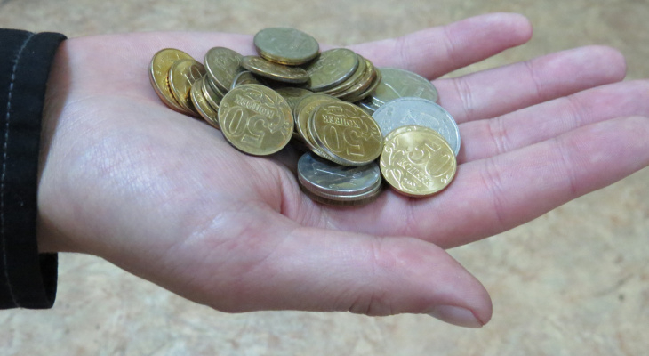 7 мешков монет: рязанец сдал в банк мелочь на 15 тысяч рублей