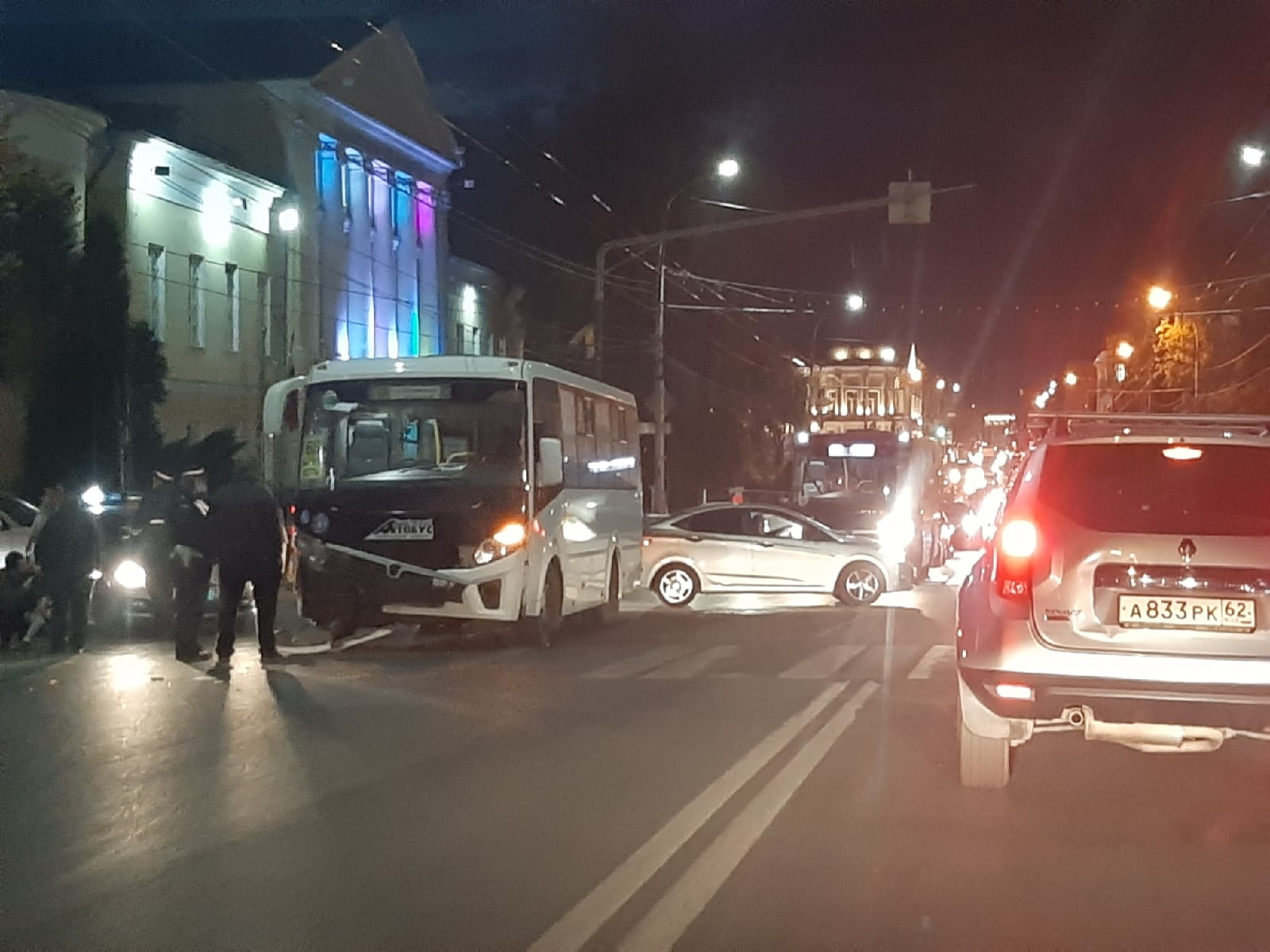 Есть пострадавшие: на Ленина маршрутка попала в ДТП