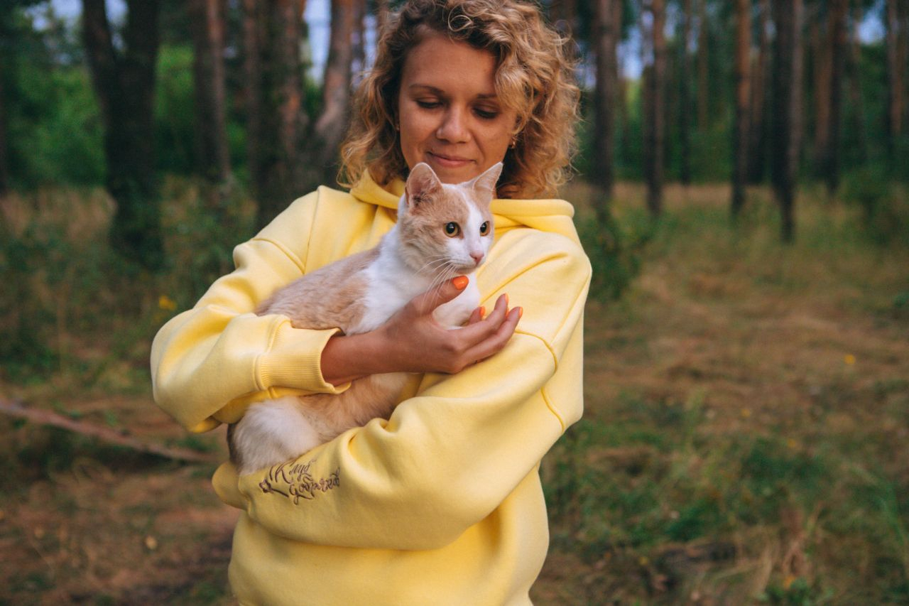 Трудное, но благое дело: рязанский волонтер Кристина Осьмухина о том, как важно помогать животным