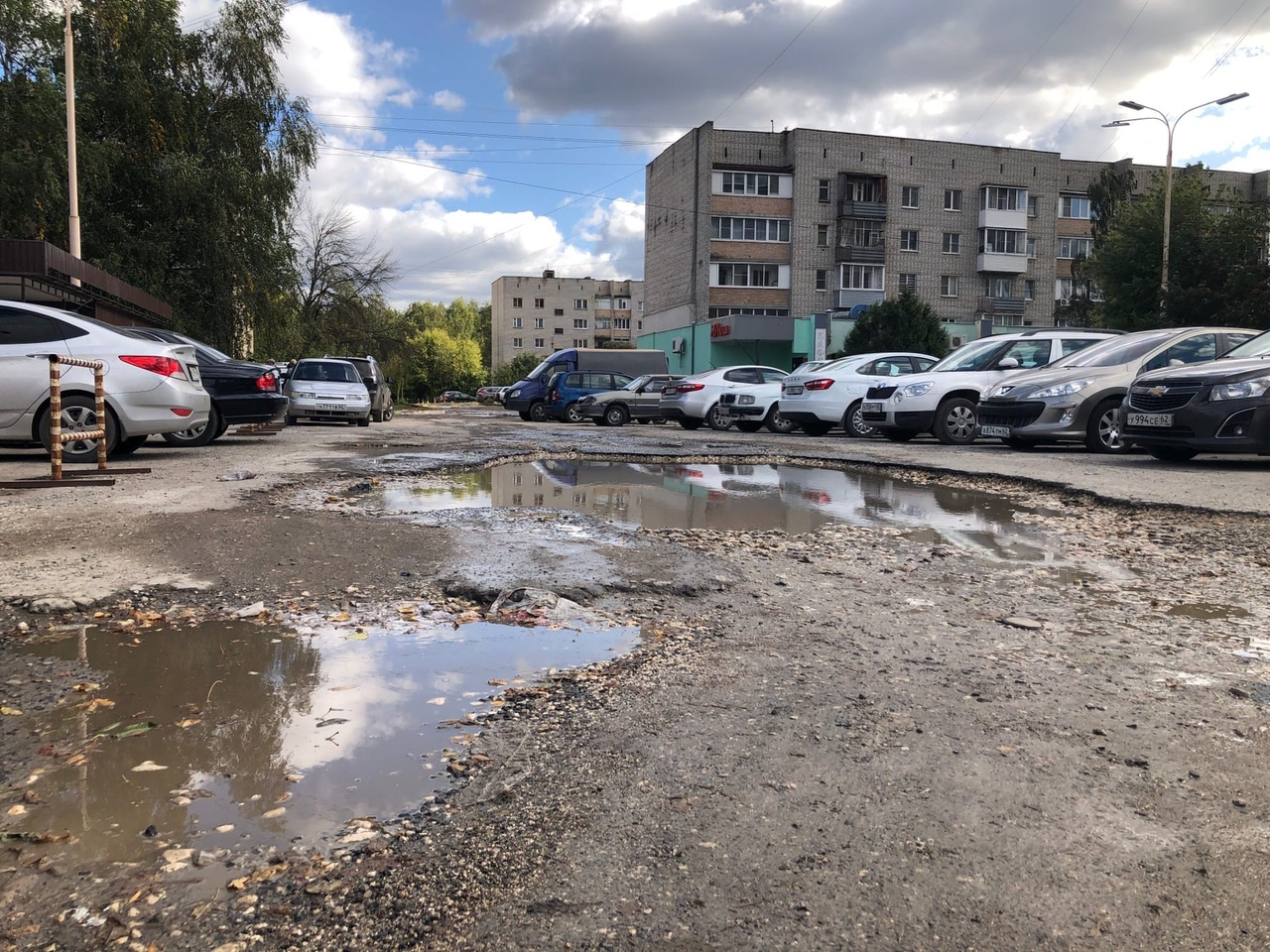 Пестрит от ям: рязанцы пожаловались на очередную "убитую" дорогу на Московском