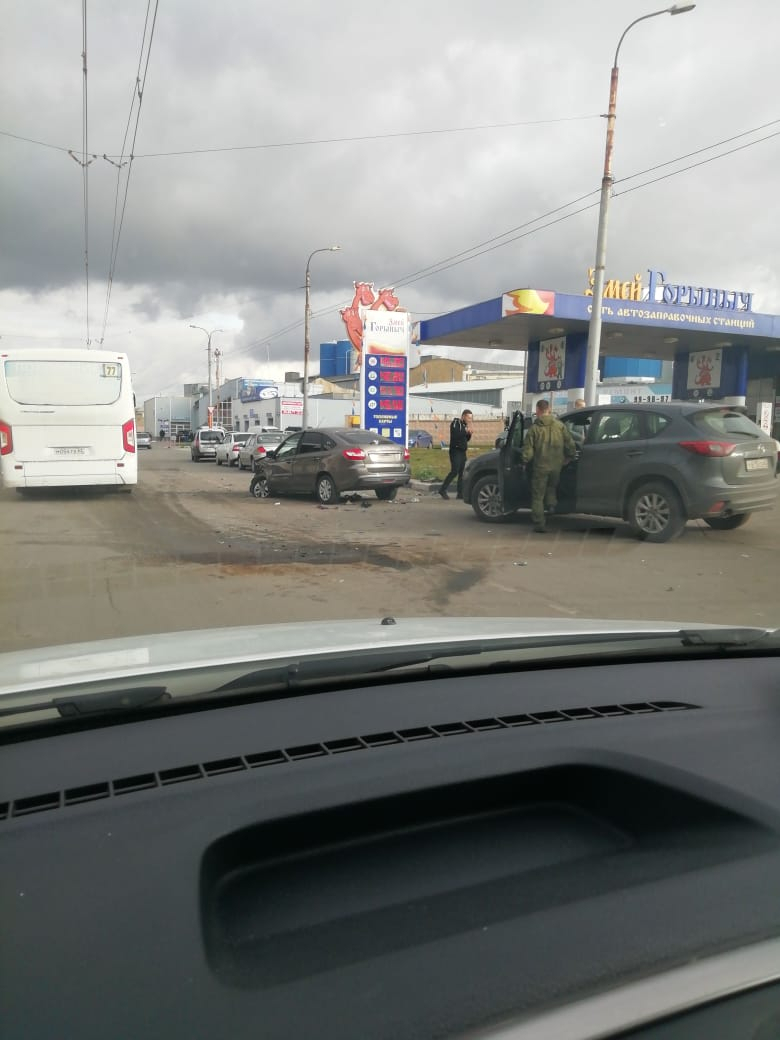 Три сразу: на улице Чкалова произошло серьезное ДТП