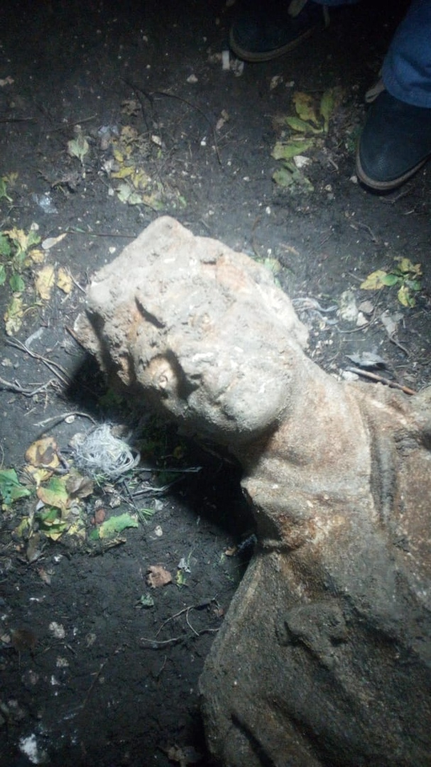 Из “сталинской” эпохи: на берегу Оки археологи обнаружили два фрагмента скульптур