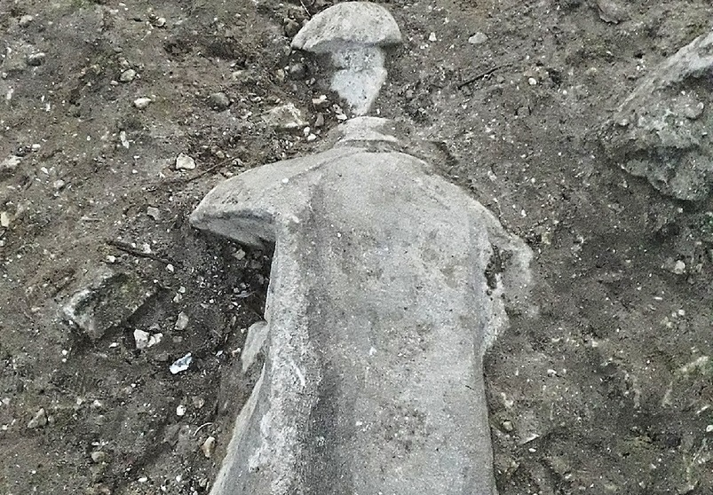 Следы прежней цивилизации: на берегу Оки нашли советские статуи